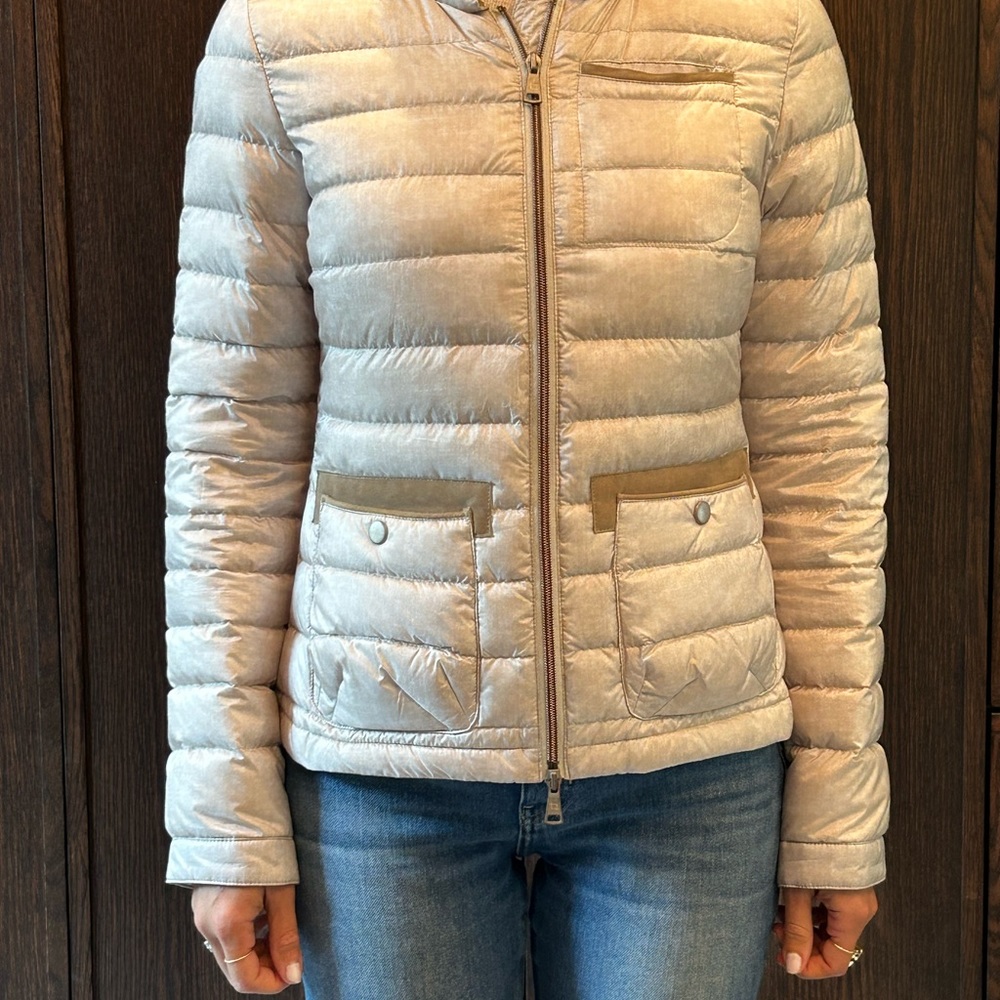 Lightweight down jacket